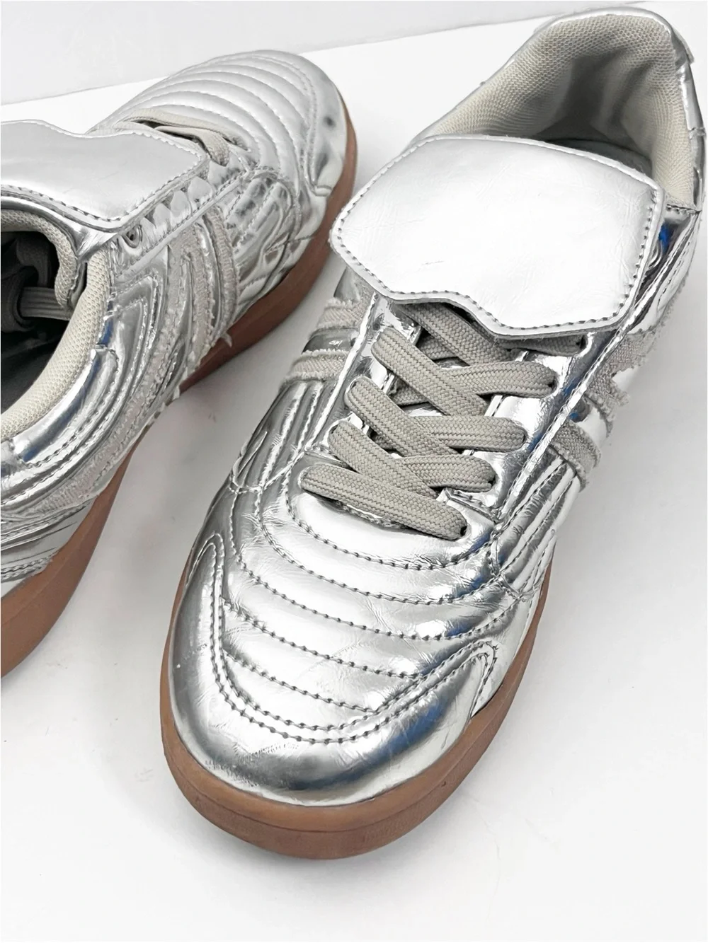 STEVE MADDEN Madrid Silver Metallic Lace Up Sneakers Shoes Size 7.5 Retro Casual